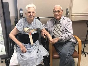 8 Kisah Cinta Paling Mengharukan Sepanjang 2017