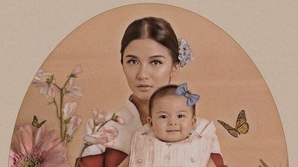 Uniknya Foto Chelsea Olivia Dan Buah Hatinya