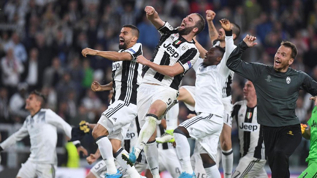 Foto: Para pemain Juventus merayakan kelolosan ke final Liga Champions (REUTERS/Alberto Lingria)