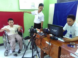 Dispendukcapil Jemput Bola Rekam Data KTP Elektronik Siswa SLB