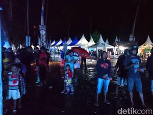 Pesta Rakyat Ala Raja Ampat yang Tumpah Ruah Pesta Rakyat Ala Raja Ampat yang Tumpah Ruah