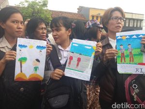 Karya Gambar dan Pesan dari Anak SD di Depok untuk Ahok
