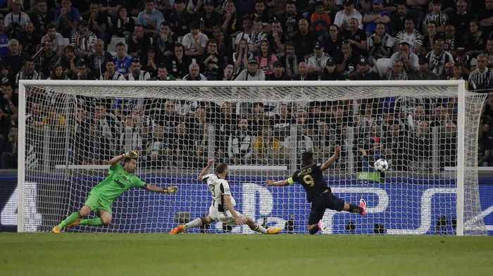 Perayaan Giorgio Chiellini Usai Sebuah Aksi Penyelamatan