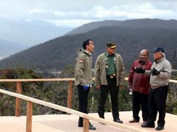 Dijelajahi Jokowi Pakai Motor Trail, Ini Progres Jalan Trans Papua