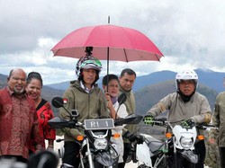 Tahun Depan, Jokowi Fokus Bangun Jalan Trans Papua Hingga Bendungan