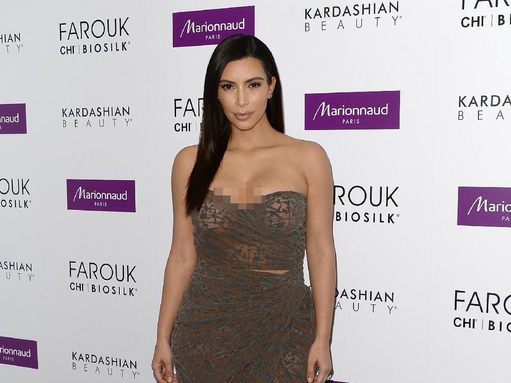 Foto: 15 Gaun Seksi Kim Kardashian Yang Mencuri Perhatian Foto: 15 Gaun Seksi Kim Kardashian Yang Mencuri Perhatian