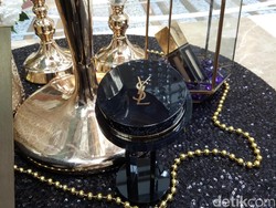 YSL Rilis Foundation Bentuk Compact Bertekstur Unik
