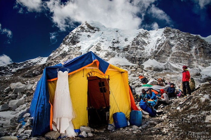 Mereka berlatih fisik agar dapat mendaki Gunung Everest. Foto: Charleton Churchill