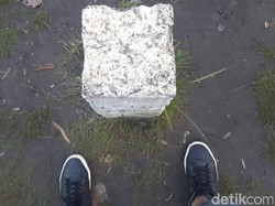 Kaki Kanan di Papua Nugini dan Kaki Kiri di Indonesia