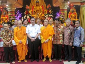 Menko Luhut Hadiri Perayaan Waisak di Wihara Ekayana Arama