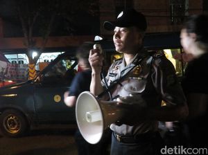 Polisi Bubarkan Aksi Pendukung Ahok di Mako Brimob