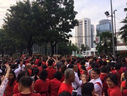 Libur Waisak, Massa Pendukung Ahok Tetap Datangi Balai Kota