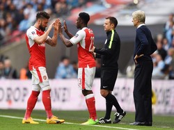 Giroud dan Welbeck yang Bikin Pusing Wenger