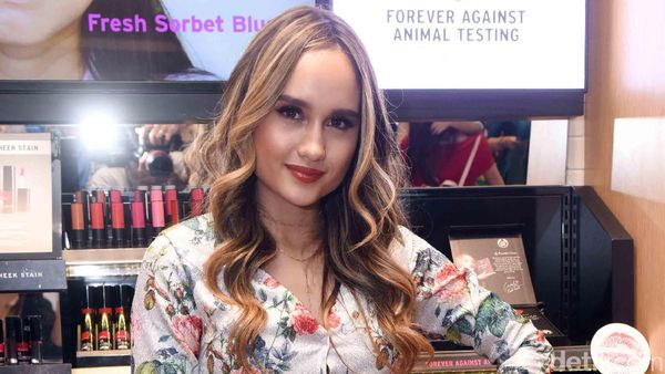 Makin Cakep, Cinta Laura Berbunga-bunga