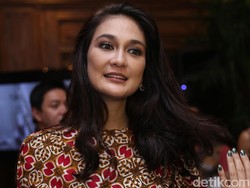 Jarang Tampil di Televisi, Luna Maya Mengaku Sudah Tidak Lucu