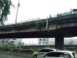Cerita Warga soal Penumpang Pajero yang Jatuh dari Atas Flyover Tol