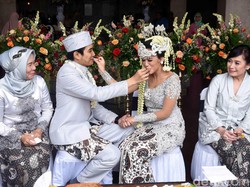 Adat Sunda Jadi Konsep Pernikahan Fikha dan Lale Maliq & DEssentials