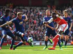 Arsenal Kirim MU ke Rumah