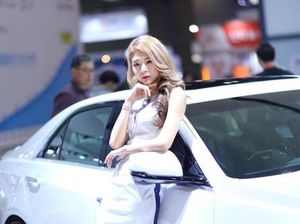 Dulu Di-bully, Kini Wanita Tuna Rungu Asal Korea Ini Sukses Jadi Model