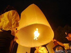 Bagaimana Cara Menerbangkan Lampion Perayaan Waisak?