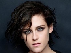 Sisi Misterius Kristen Stewart di Iklan Chanel Terbaru