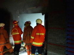 Kebakaran di Samping Polres Jaksel Dipicu Korsleting Listrik di Kasir