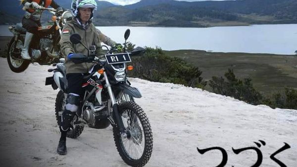 Kamen Rider cs Ramaikan Meme Nge-trail Jokowi