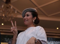 Ibunda Ayu Dewi Meninggal karena Leukimia