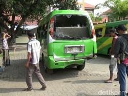 Mobil yang Ditumpangi Rombongan Petakziyah Terguling