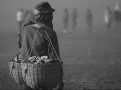 Mencari nafkah di tengah dinginnya udara