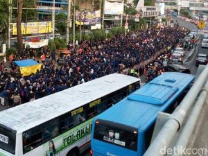 Peringati Tragedi 98, Mahasiswa Trisakti Long March