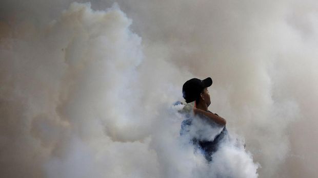 Venezuela sempat dilanda kerusuhan karena pemerintahan Maduro jatuh ke krisis ekonomi.