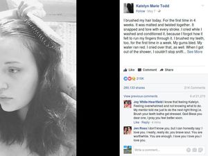 Kisah di Balik Foto Viral Gadis Depresi yang Menyisir Rambut