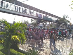 Polisi Imbau Massa di Depan PT DKI Bubar Pukul 19.00 WIB