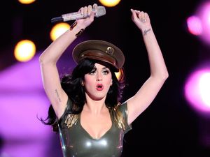 Makna Lagu Wide Awake - Katy Perry beserta Lirik dan Terjemahannya Makna Lagu Wide Awake - Katy Perry beserta Lirik dan Terjemahannya