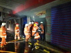 Kebakaran Landa Kafe dan Tempat Karaoke di Samping Polres Jaksel