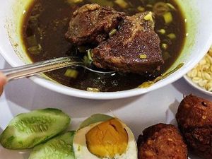 Wuenak Tenan! 5 Racikan Rawon di Kota Pahlawan Ini Wuenak Tenan! 5 Racikan Rawon di Kota Pahlawan Ini