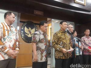 Wiranto: HTI Nyata-nyata Mengancam Kedaulatan Negara Wiranto: HTI Nyata-nyata Mengancam Kedaulatan Negara