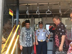 Djarot Harap Warga Tinggalkan Kendaraan Pribadi dan Naik TransJ