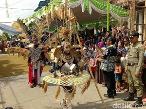 Unik, Pakaian dari Bambu Jadi Ajang Fashion Show di Banyuwangi Unik, Pakaian dari Bambu Jadi Ajang Fashion Show di Banyuwangi