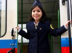 Cuma di Hongaria, Petugas Keretanya Anak-anak!