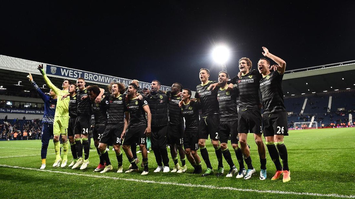 Para pemain Chelsea merayakan keberhasilan menjuarai Premier League (Foto: Getty Images/Laurence Griffiths)
