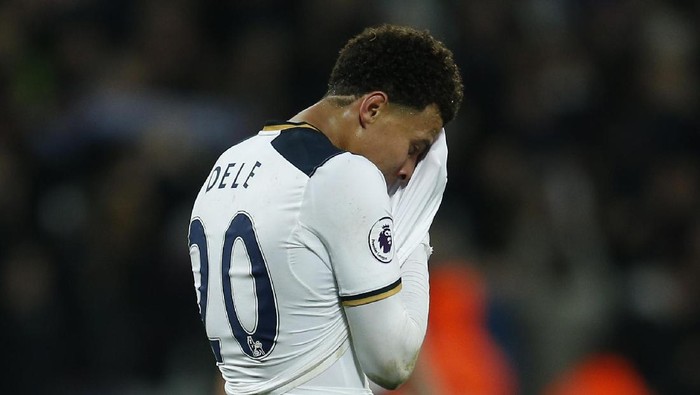 Britain Football Soccer - West Ham United v Tottenham Hotspur - Premier League - London Stadium - 5/5/17 Tottenhams Dele Alli looks dejected after the match   Action Images via Reuters / Andrew Couldridge Livepic EDITORIAL USE ONLY. No use with unauthorized audio, video, data, fixture lists, club/league logos or 