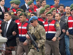 50 Mantan Staf Bursa Saham Turki Ditangkap Terkait Kudeta Gagal