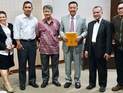 Cerita Menpora Berbagi Waktu Kuliah dan Tugas Negara