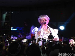 Agnez Mo Ramaikan Penjualan Vivo di Bandung