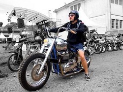 Sama-sama Doyan Motor, Omesh kok Tak Ajak Dian Ayu Touring?