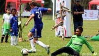 Pertandingan antara Pro Direct dan Chelsea FC Soccer School Indonesia dihelat di lapangan sepakbola ACS Jakarta.