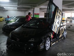 Puluhan Mobil Modifikasi Ramaikan Makassar