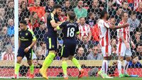 Arsenal Ungguli Stoke 1-0 Saat Turun Minum